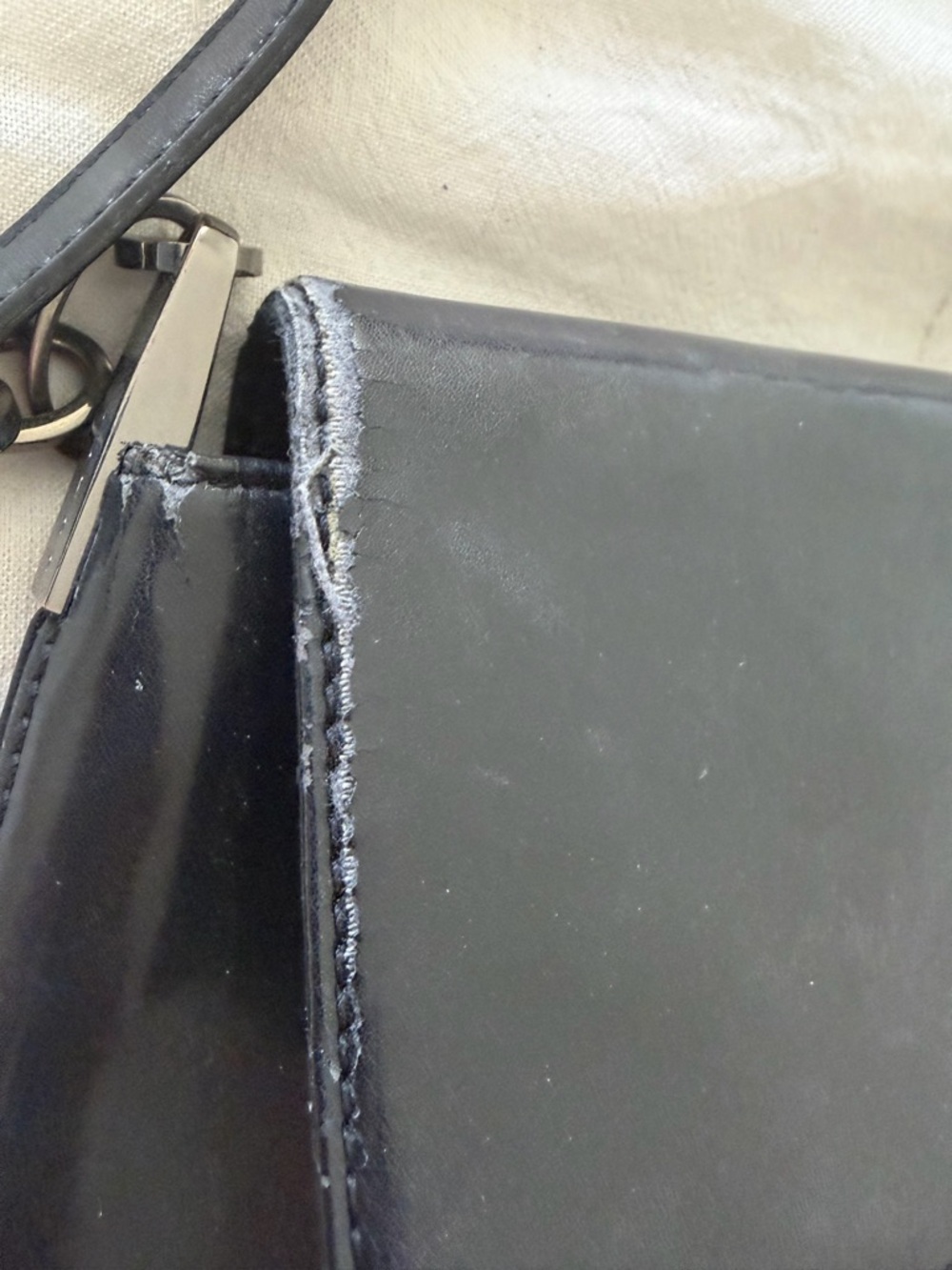 Guess Black Leather Shoulder Bag with Front Flap - Picture 4 of 7